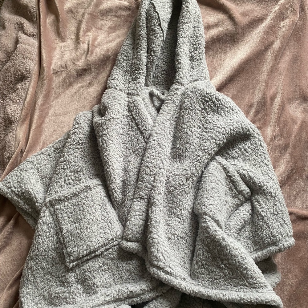 L.L. Bean Sherpa hooded fleece cape with pockets NWOT